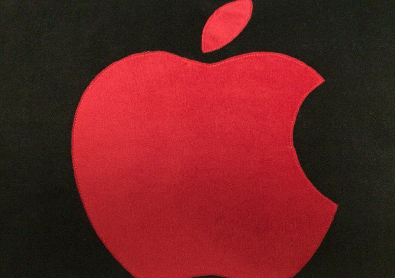 Декоративная подушка Apple