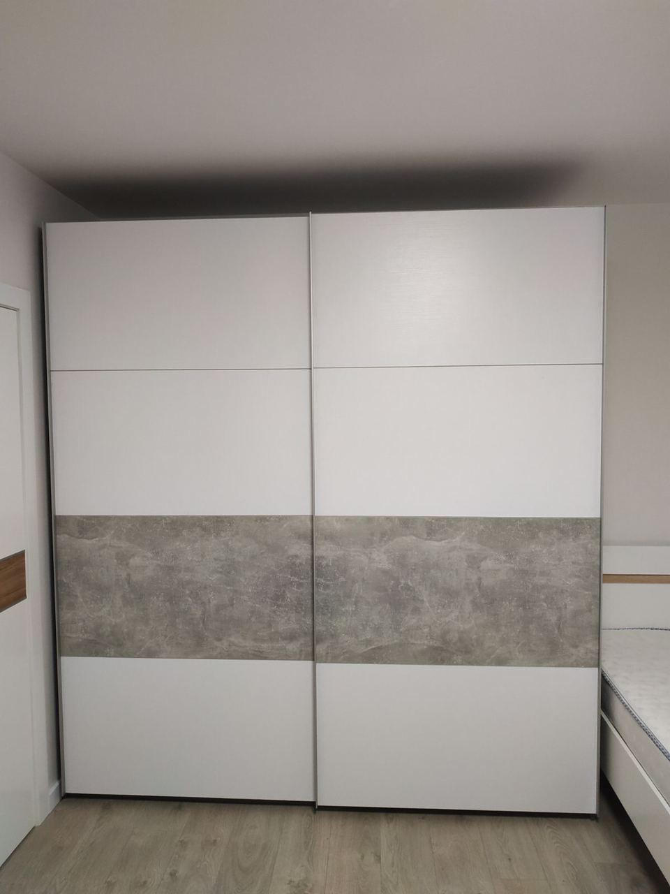 Шафа купе Doros G-Caiser Білий / Білий вставка Бетон 2 ДСП / 4 частини 220х60х240 (42003004)
